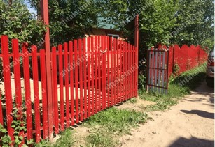 Забор евроштакетник горокой в Владимире цвет рубин
